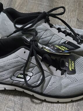 New With Tags Men's Skechers Sport  Synergy Power  Memory Foam Shoes 10m
